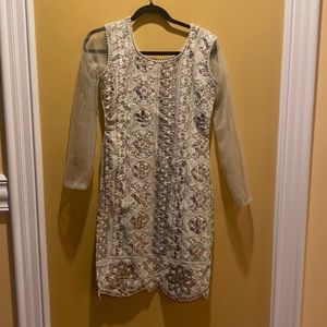 Off green with a grayish hint sharara